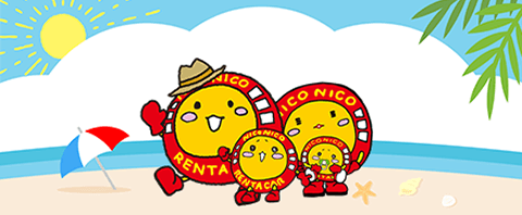 ニコニコレンタカー公式キャラクターのニコちゃんが家族で夏の海を訪れてビーチパラソルの横で楽しんでいるイラスト